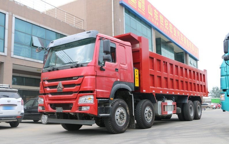 Тяжелые самосвалы Sinotruck HOWO8X4 20 тонн 30 ​​тонн для продажи в Зимбабве