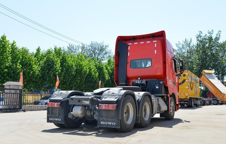 Лидер продаж, головной фонарь с правым рулем Sinotruk Howo, 10 колес, фирменные шины 6*4, новый тягач на продажу